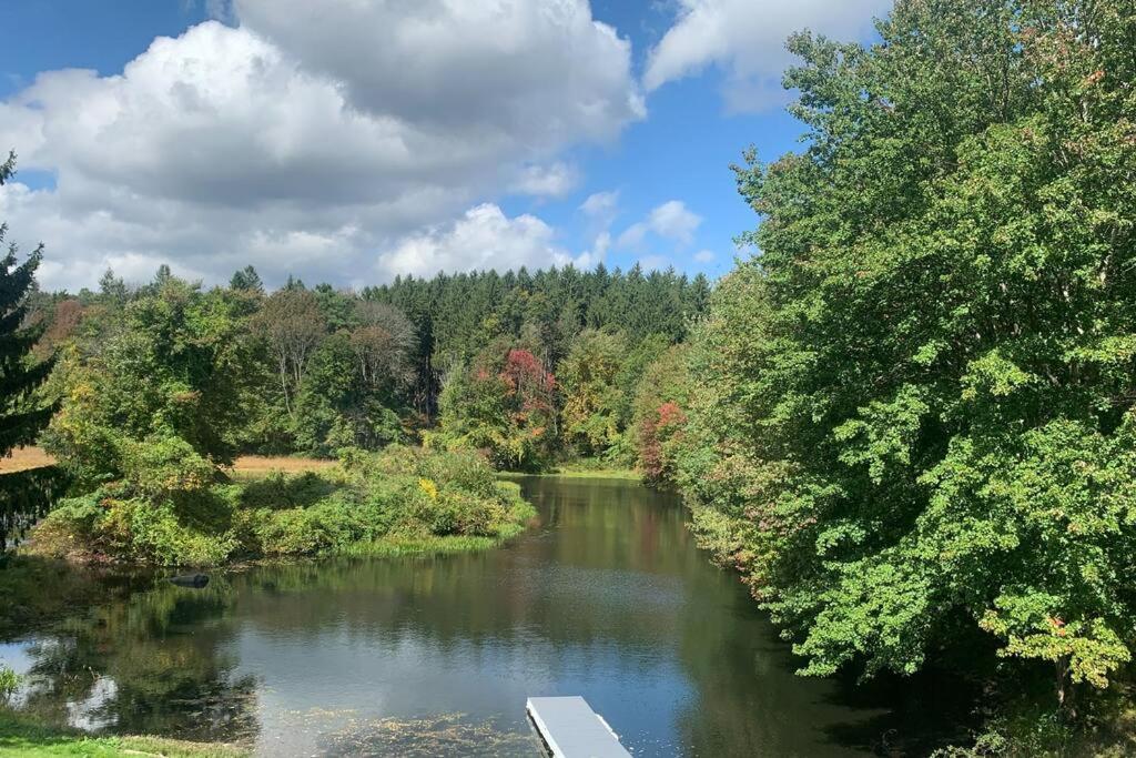 Gorgeous Poconos Springtime By The Lake! Henryville Екстер'єр фото